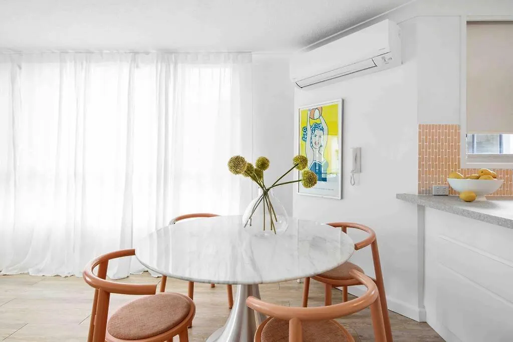 Blush On Broadbeach- Beachside And Pet Friendly, 3Rd Floor Walk Up Gold Coast 0*,  Ausztrália