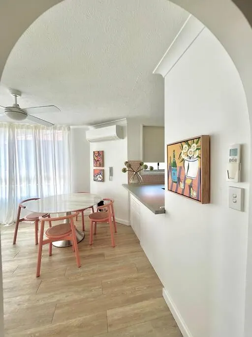 Apartman Blush On Broadbeach- Beachside And Pet Friendly, 3Rd Floor Walk Up Gold Coast