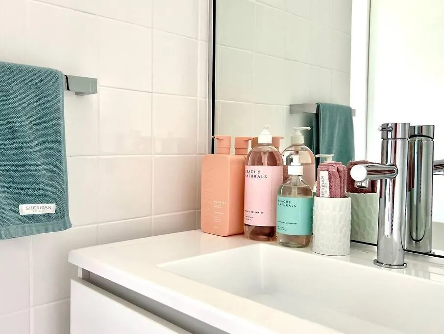 Blush On Broadbeach- Beachside And Pet Friendly, 3Rd Floor Walk Up Gold Coast