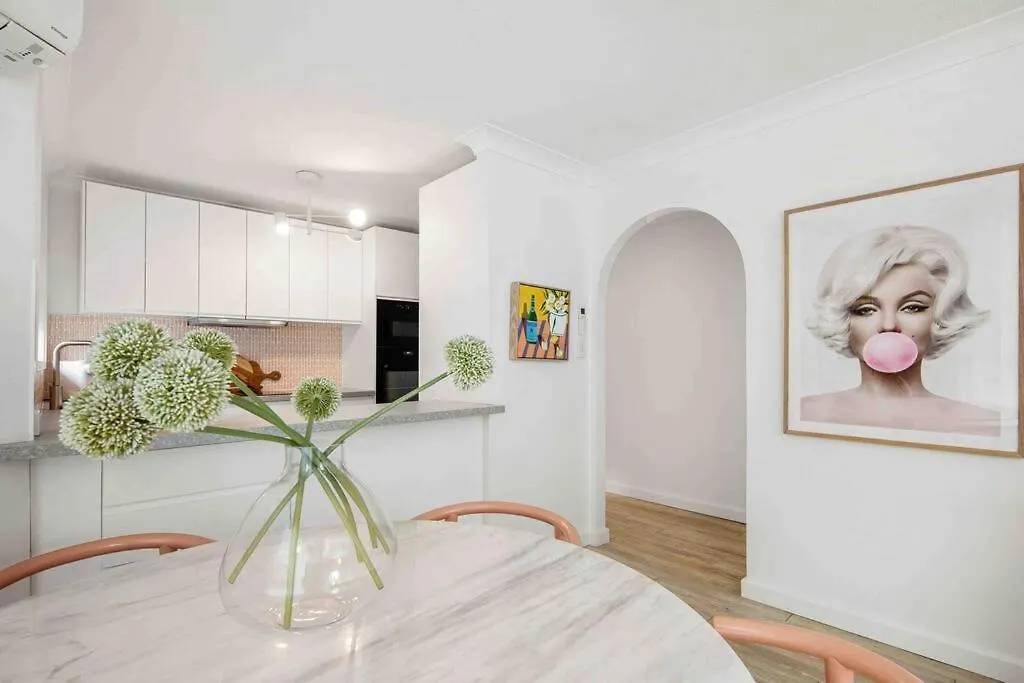 Blush On Broadbeach- Beachside And Pet Friendly, 3Rd Floor Walk Up Gold Coast