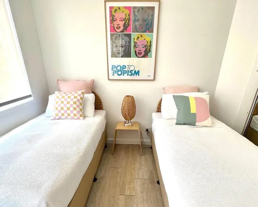 Blush On Broadbeach- Beachside And Pet Friendly, 3Rd Floor Walk Up Gold Coast
