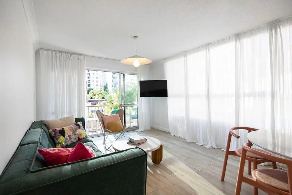Blush On Broadbeach- Beachside And Pet Friendly, 3Rd Floor Walk Up Gold Coast 0*,  Ausztrália