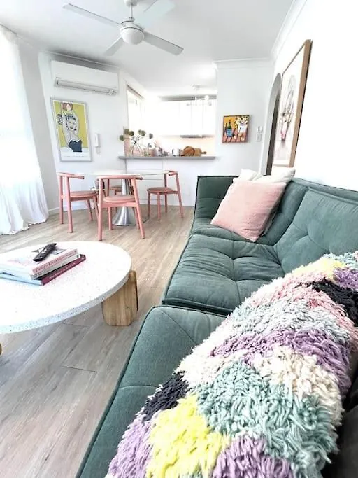 Blush On Broadbeach- Beachside And Pet Friendly, 3Rd Floor Walk Up Gold Coast